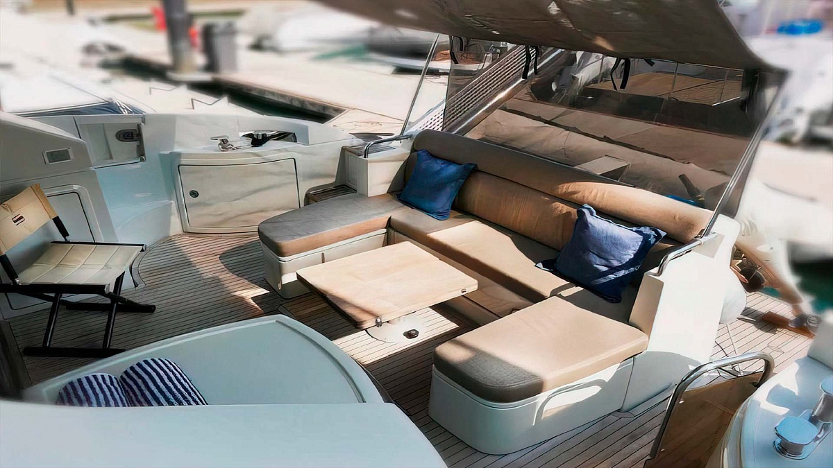 Аренда моторной яхты Azimut 43S на Пхукете, Таиланд